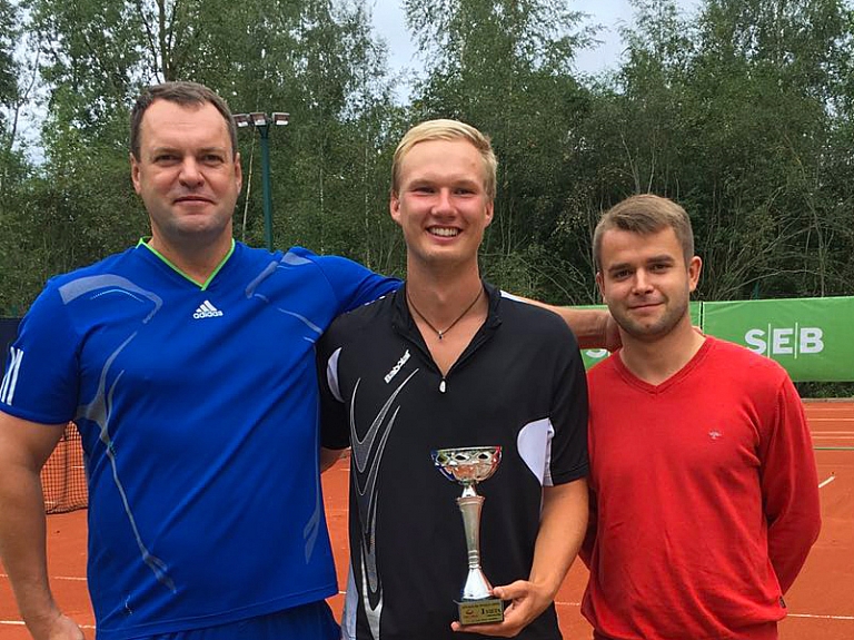 Latvijas Tenisa savienības kauss OPEN pirmo reizi Valmierā - Avotos

