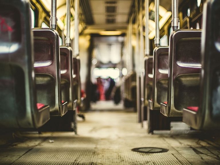 Virzienā uz Aglonu nedēļas nogalē tiks norīkoti papildu autobusi un vilciens

