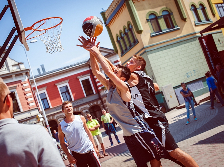 Liepājā noskaidros Bruģa bumbas 2016.gada sezonas čempionus

