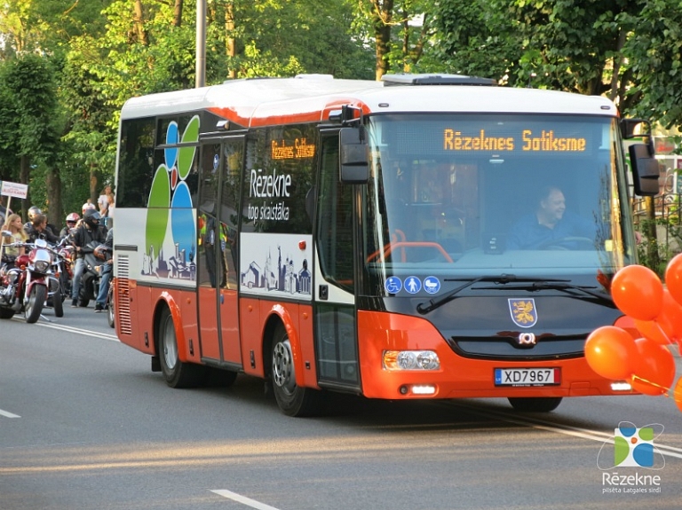 Pirmais jaunais "Rēzekne satiksme" autobuss jau pilsētā

