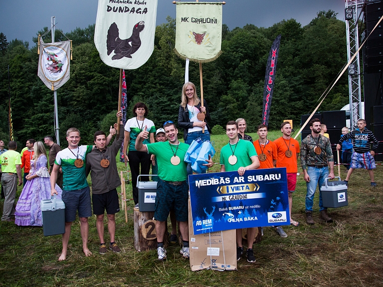 Mednieku festivāla disciplīnā "Medības ar Subaru" 1.vietu iegūst mednieku klubs no Jēkabpils

