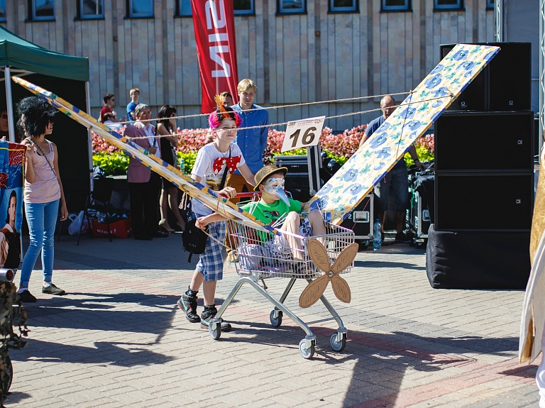 Rīgas svētkos notiks pašdarināto braucamrīku festivāls

