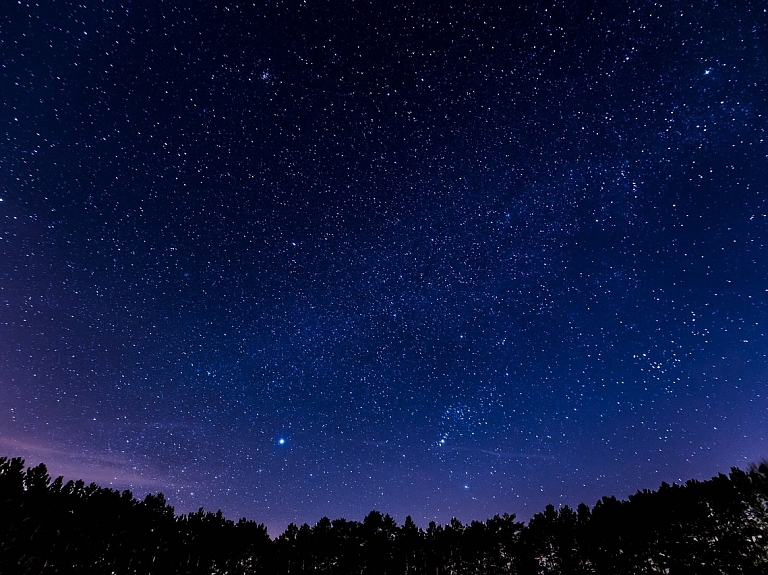 Debesīs būs vērojams perseīdu meteoru plūsmas maksimums jeb krāšņs "zvaigžņu lietus"

