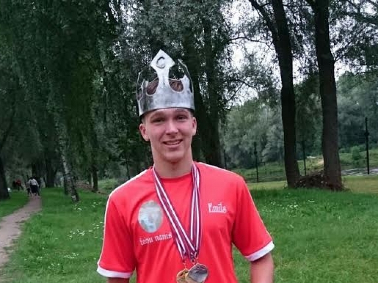 Airēšanas slalomists Emīls Putniņš kronēts par "Kanoe Karali"