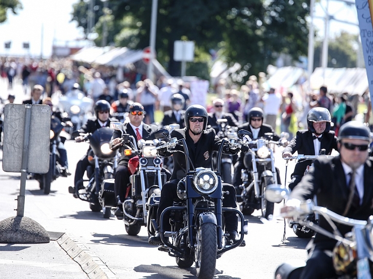 Rīgas svētki pulcēs moto sporta cienītājus un spēkratu īpašniekus

