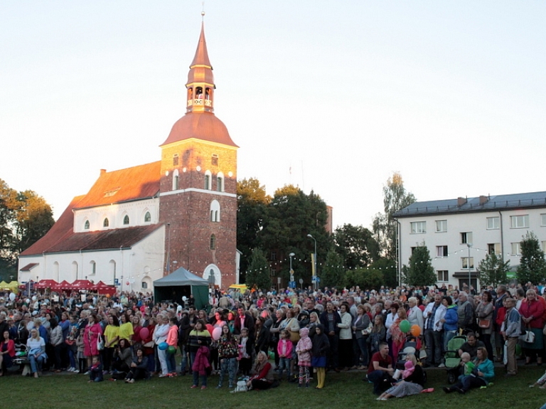 Svinīgi atklāti Valmieras pilsētas svētki