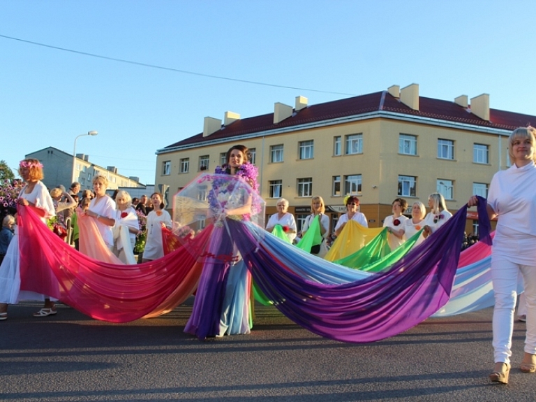 Foto: Valmieras pilsētas svētku gājiens "Valmiera lepojas"

