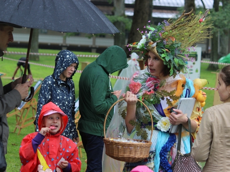 Foto: Valmieras 733.gadu jubilejas pasākumi Vecpuišu parkā