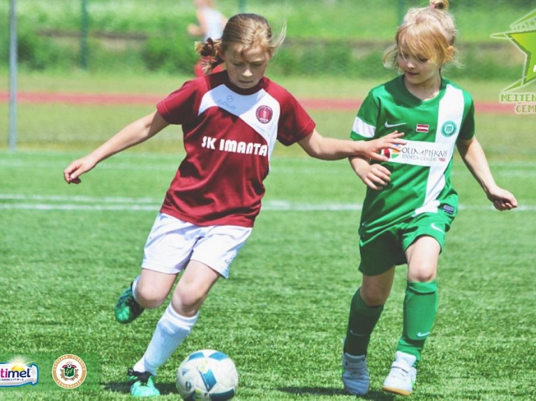 Latvijas meiteņu futbola vasaras čempionātu Olainē noslēgs pašas jaunākās dalībnieces

