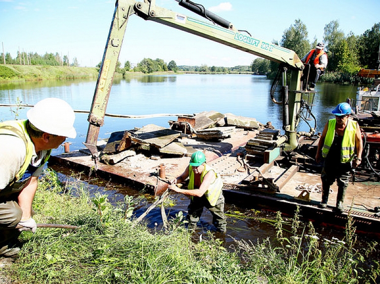 Sākti Juglas kanāla krasta nostiprinājuma remontdarbi

