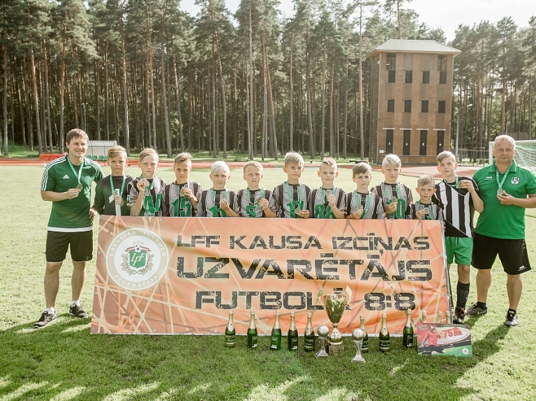 Tukuma jaunie futbolisti Valmierā izcīna U-11 vecuma grupas LFF kausu

