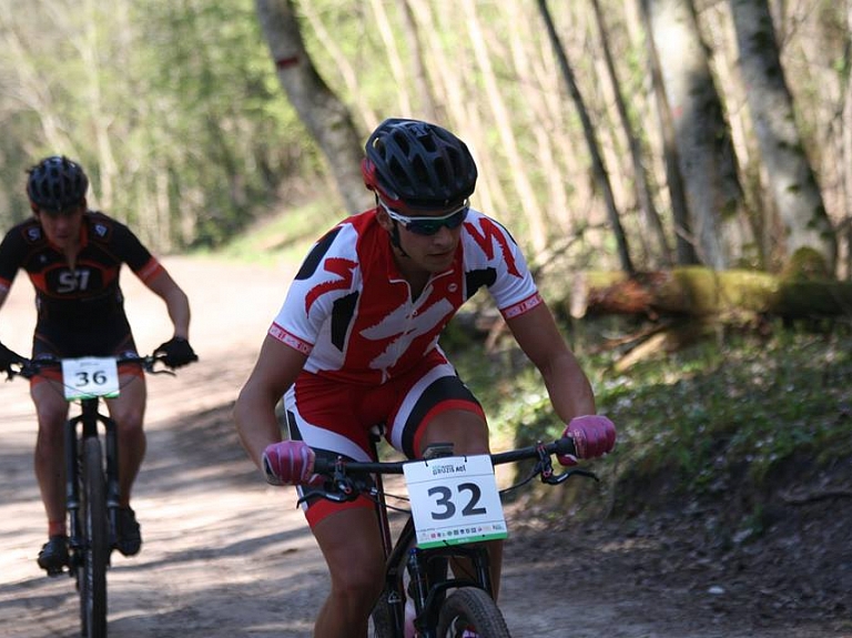 "ZZK/Cēsis" braucējs Blūms iekļūst trijniekā spēcīgajās Igaunijas MTB sacensībās

