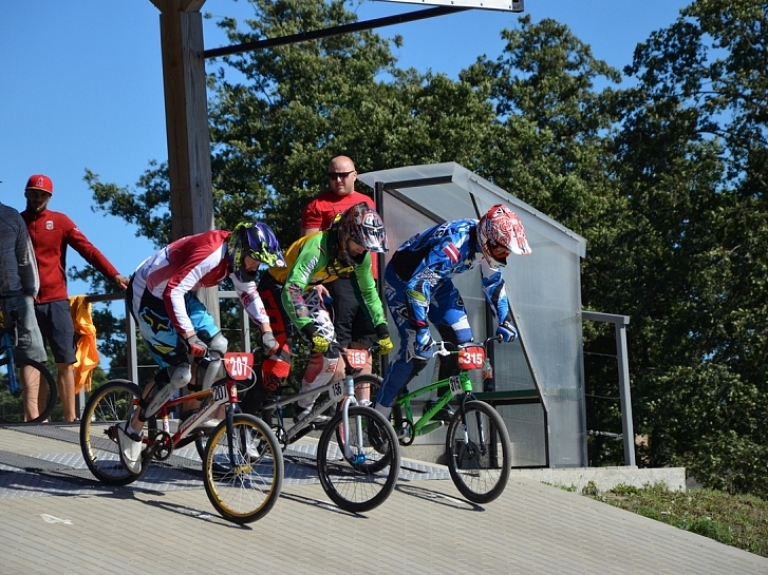 BMX kluba "Tālava/VBSS" sportisti labāko pulkā Ventspilī

