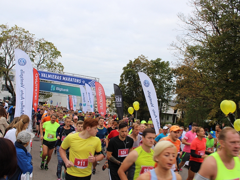 Foto: Norisinās desmitais "Valmieras maratons"