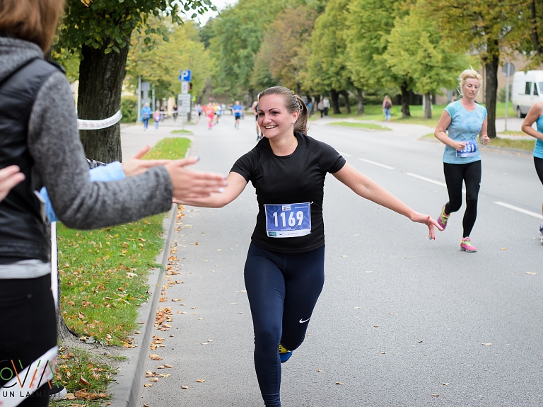 Vidzemes Augstskolas studenti un darbinieki startē Valmieras maratonā

