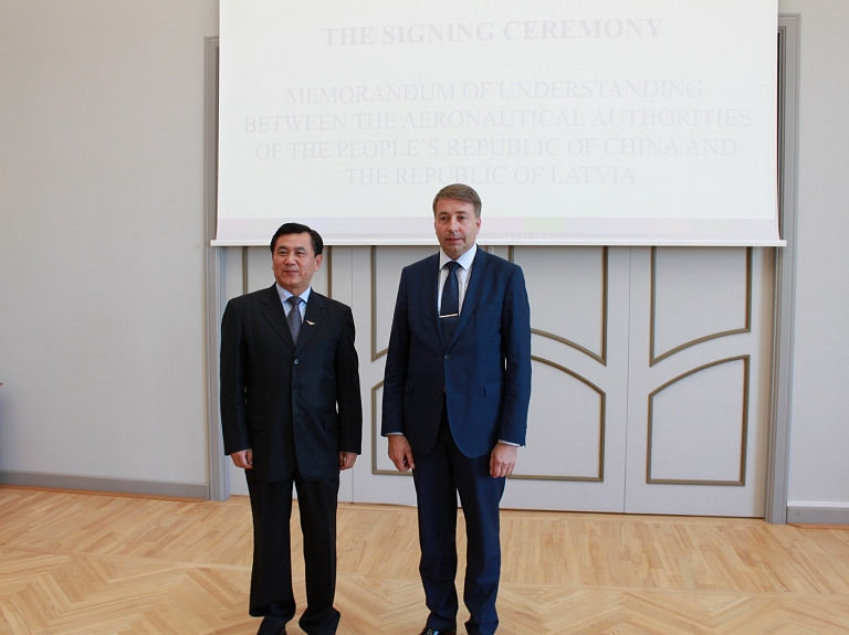 Paraksta Latvijas un Ķīnas sadarbības memorandu aviācijas nozares attīstīšanai

