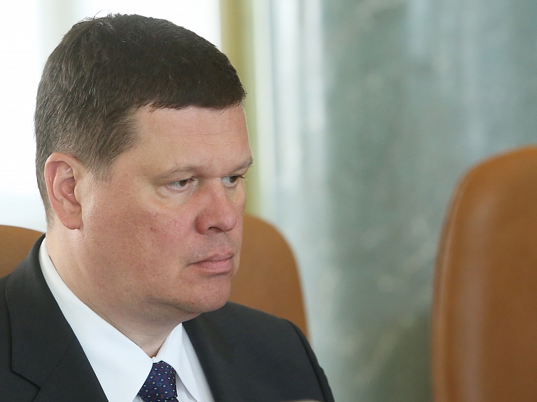 Gerhards: Valstij ir juridiskas iespējas pārņemt Gaiziņkalna virsotni

