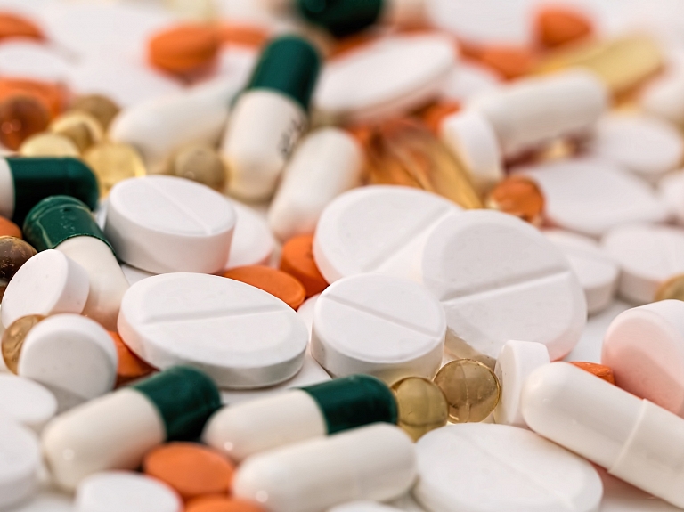 Pētījums: Latvijā inovatīvie pretvēža medikamenti kompensējamo zāļu sarakstā tiek iekļauti salīdzinoši reti

