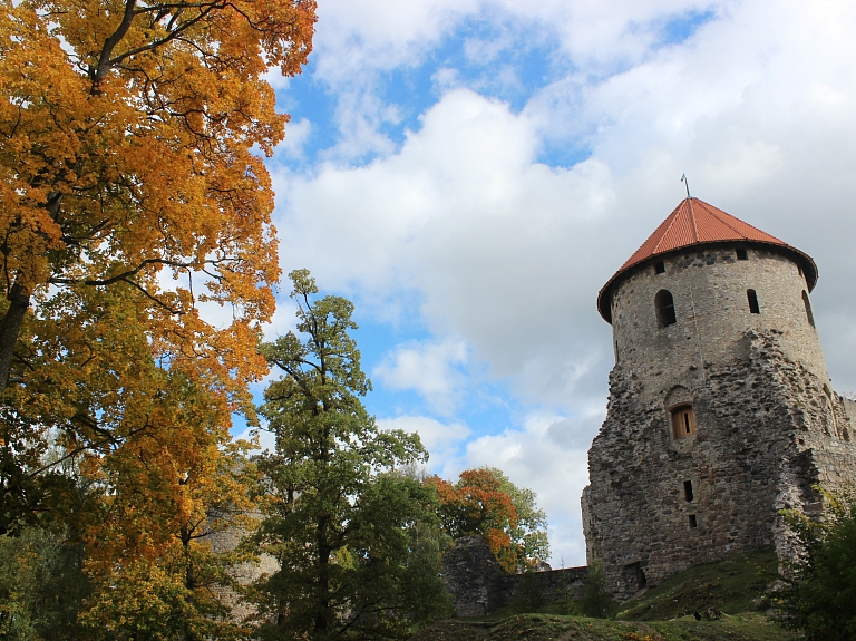 Foto: Rudens krāsas apglezno Cēsis