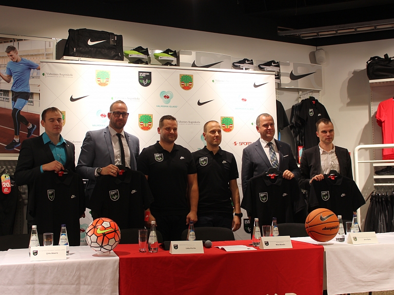 Apvienojot basketbola un fotbola komandas, izveidota jauna sporta organizācija "Valmiera Glass/ViA"

