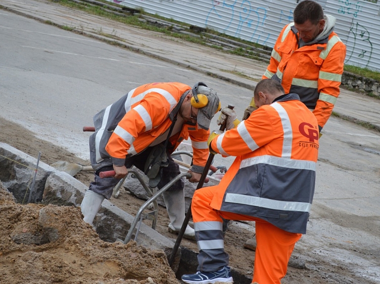 Valkā par 1,8 miljoniem eiro rekonstruēs Rīgas ielu