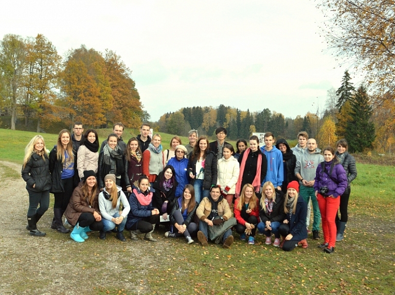Biznesa augstskolas "Turība" studenti palīdzēs atjaunot vēsturisko "Dimzēnu" saimniecību

