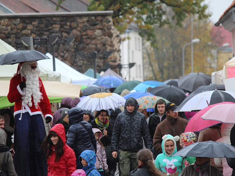 Foto: Simjūda gadatirgus Valmierā