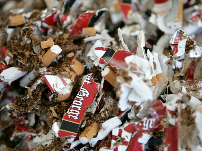 Jelgavas novadā un Dobelē izņem ievērojamu nelegālo cigarešu un alkohola daudzumu