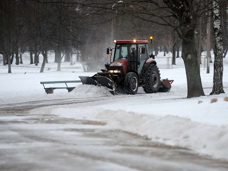 Tukuma novada pašvaldība meklē ceļu tīrītājus ziemas sezonā