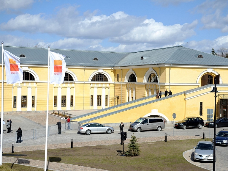 Daugavpilī Rotko mākslas centrā atklās mākslinieka Gorgota izstādi "Sieviete laikā"