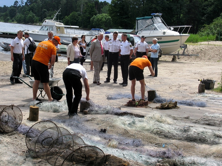 Kampaņā "Spoku tīkli" Nabes ezerus un Abavu attīrīs no pamestiem zvejas rīkiem