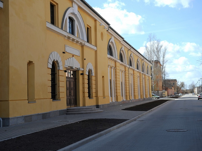 Daugavpilī Rotko mākslas centrā atklās mākslinieka Gorgota izstādi "Sieviete laikā"