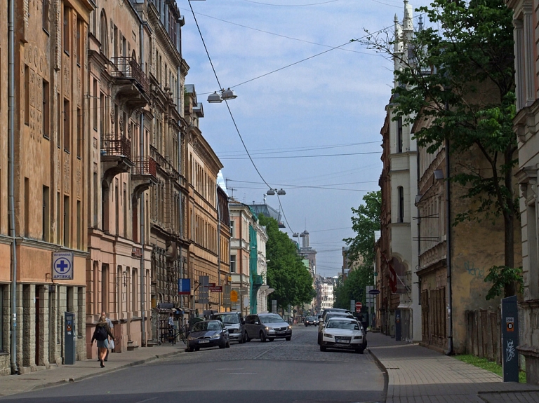 Daļu prokuratūru no sliktā tehniskā stāvoklī esošās ēkas Dzirnavu ielā varētu pārcelt uz "Pasaules tirdzniecības centru"

