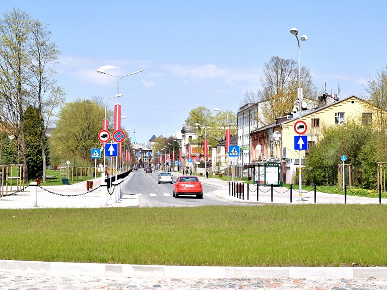 Pie Jelgavas dzelzceļa stacijas uzstādīts jauns tūrisma informācijas stends