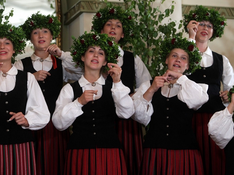 Jelgavas koris "Spīgo" atklās jaunu albumu un koncertēs ar Raimondu Paulu