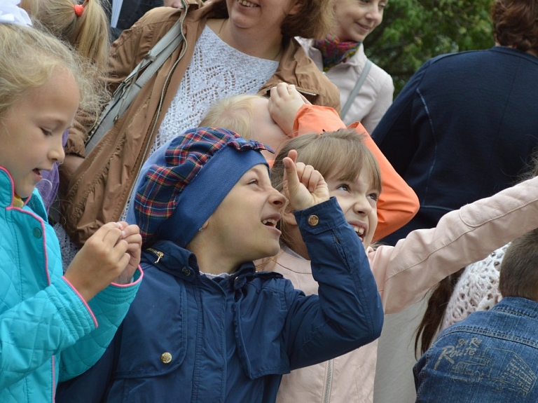 Turpinot deinstitucionalizāciju, Vidzemē plāno sākt atbalsta plānu izstrādi vairāk nekā 500 bērniem