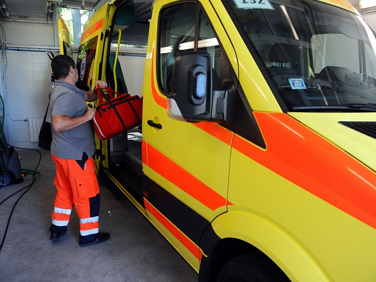 Mediķi vakar slimnīcā nogādājuši vairākus cilvēkus ar nopietniem apdegumiem