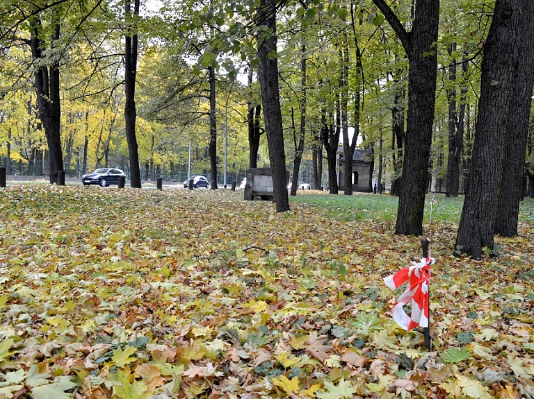 VKPAI: Nedrīkst ielauzties Lielajos kapos un tur kaut ko postīt

