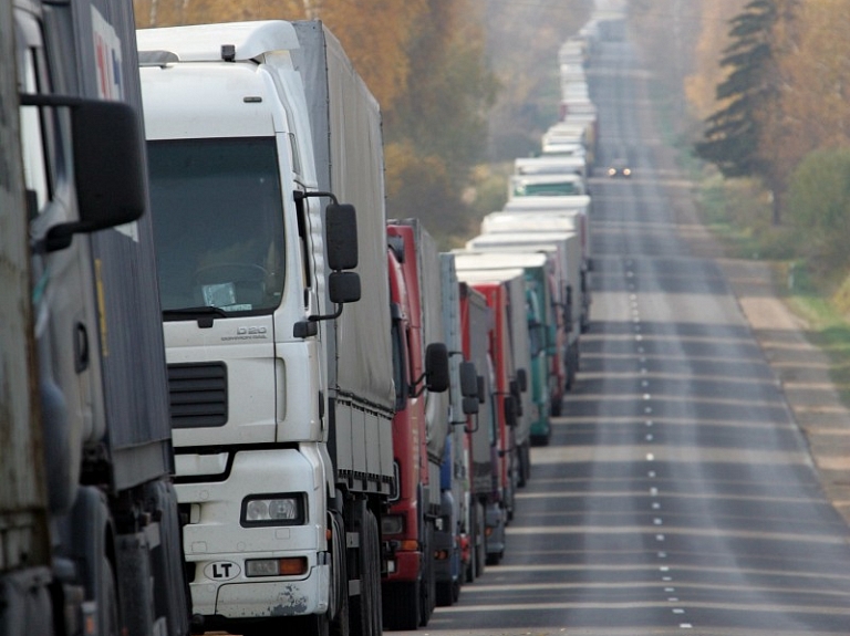 Pilns spriedums lietā par kravas automašīnu rindas nelikumīgu apbraukšanu Grebņevā būs pieejams no 14.novembra