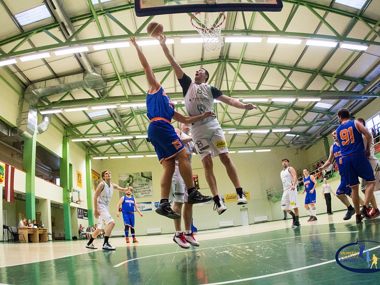 Aizvadīta pirmā kārta Valmieras Pilsētas čempionātā basketbolā 

