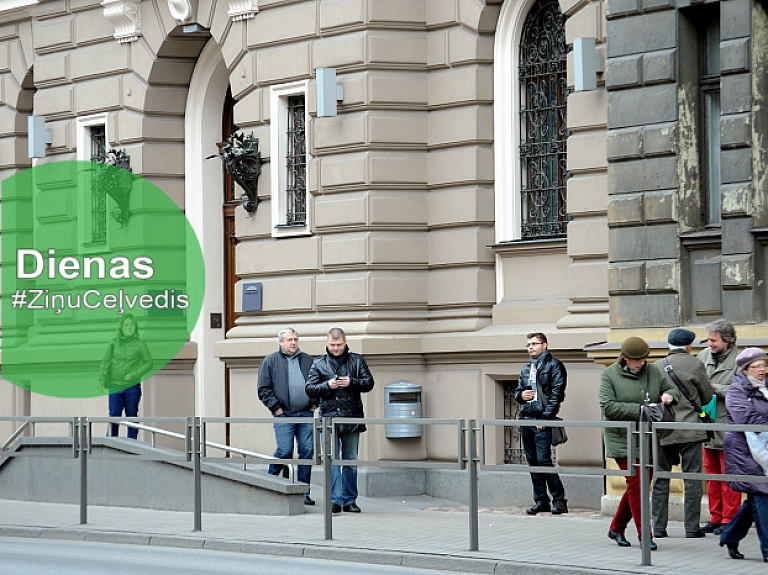 Apgrozībā laiž Vidzemei veltītu divu eiro monētu, Rēzeknē notiks Tautas skrējiens, Raunā ugunsgrēks