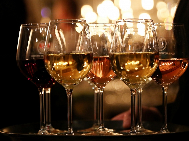 "Alk Outlet" atver jaunu specializēto alkoholisko dzērienu veikalu Dobelē