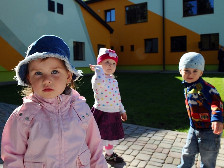 Pašvaldībām būs jānodrošina atbalsts, vecākiem izvēloties citā pašvaldībā esošu privāto bērnudārzu