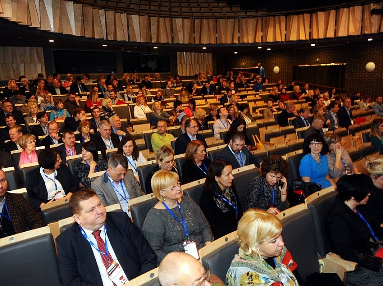 Cēsu uzņēmēju forums pulcē vairāk nekā 300 dalībniekus no visas Latvijas

