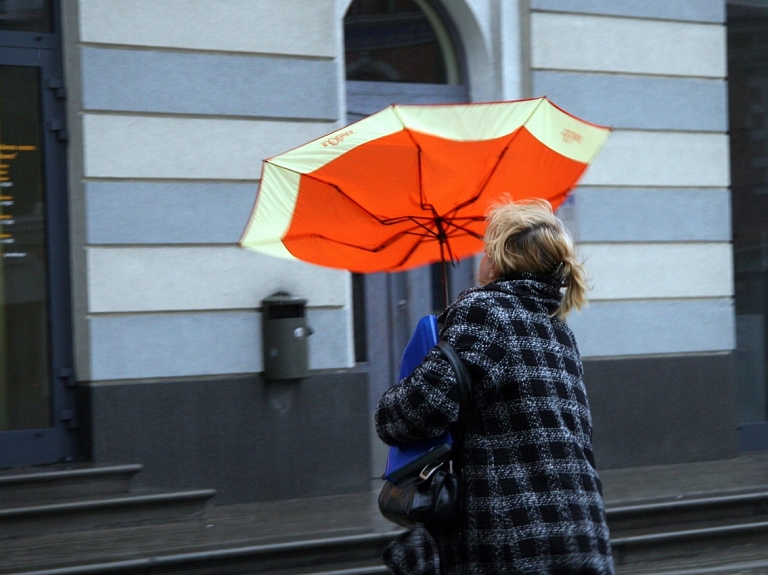 Turpmāko nedēļu gaidāmi brāzmaini vēji un daudz nokrišņu