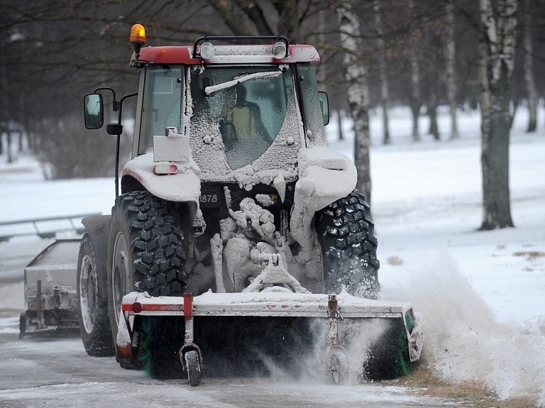 Daugavpilī svarīgākie ceļi kopš vakardienas no sniega attīrīti trīs reizes