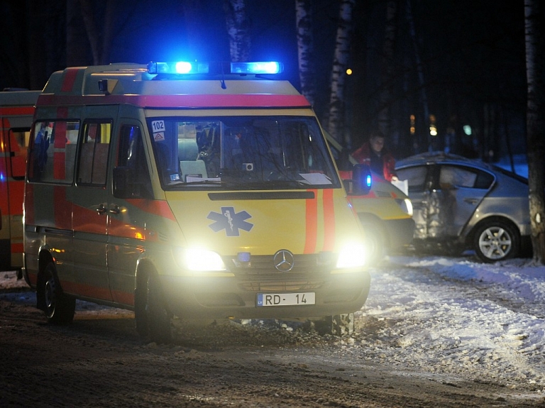 Jelgavas novadā autovadītājs izraisījis avāriju ar cietušajiem un pametis notikuma vietu