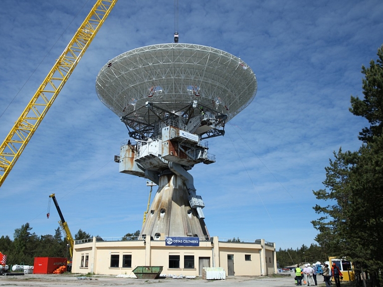 Pārbūvēs Irbenes radioteleskopa torņa piebūves jumtu