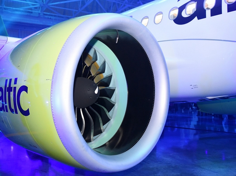 "airBaltic" testa lidojums uz Liepāju veiksmīgs; regulāri lidojumi pagaidām tikai "skaists sapnis"
