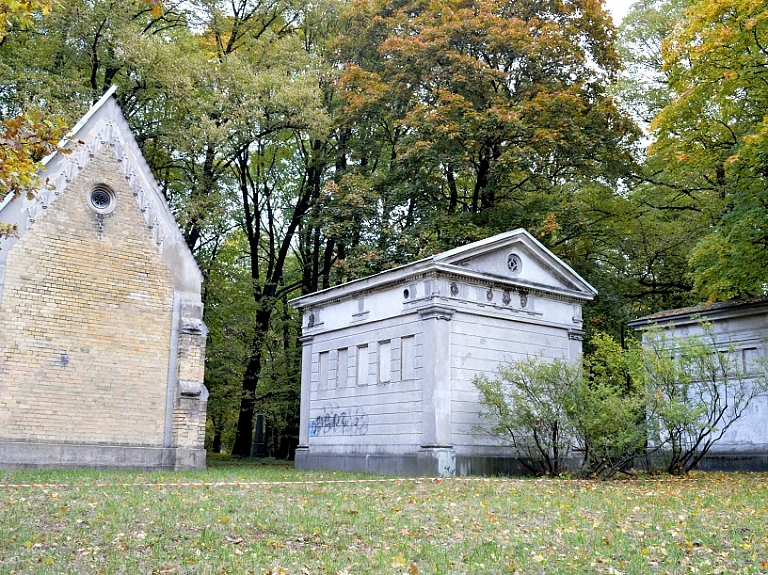 Rīgas dome Lielo kapu teritoriju no LELB atpirks par 372 000 eiro

